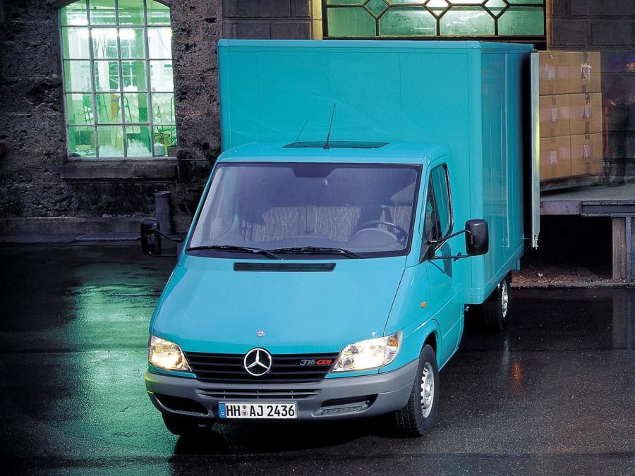  Mercedes-Benz Sprinter Chassis 2000 года  (фото 2 из 9)